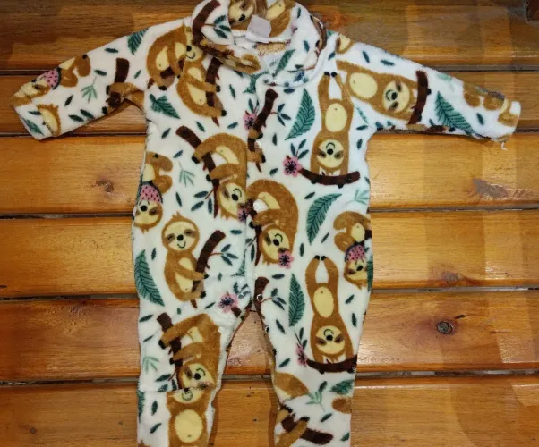 macacão infantil plush preguiças p