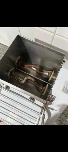 Amassadeira de massas de pizza.