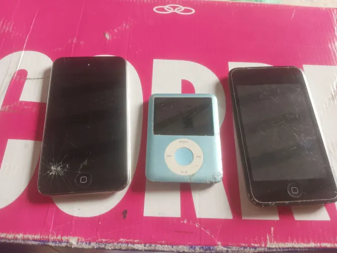 3 iPods Apple Clássicos (Nano 3ª Geração + 2 iPod Touch) - Para Peças ou Coleção, LEIA