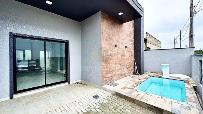 Casa com Piscina em Balneário Brejatuba - Guaratuba, PR