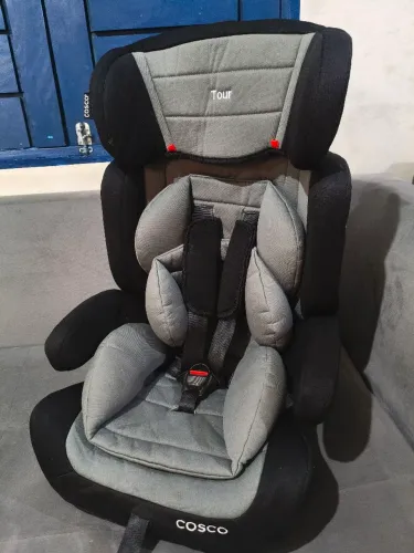 Cadeirinha de Bebê para Carro - Marca Cosco - Cor preto e cinza - Peso máximo 36 Kg