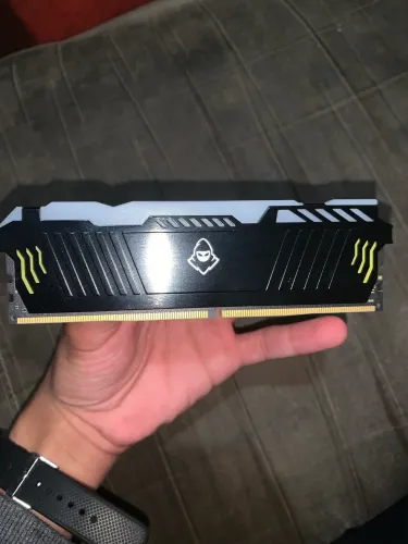 Pente de memória 8gb DDR4 mancer RGB e Fonte 600w onepower 