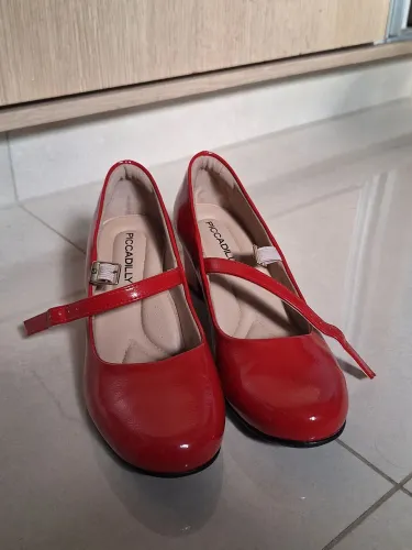 VENDO SALTINHO MARCA PICADILLY VERMELHO 