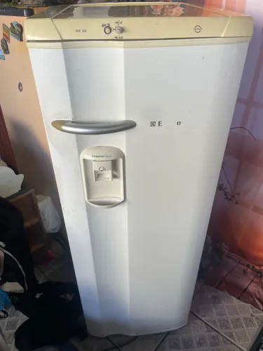 Geladeira Electrolux RE 26