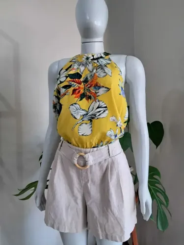Macaquinho com elegância de conjunto