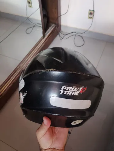 Capacete em boas condições de uso, bom pra aplicativo de passageiros