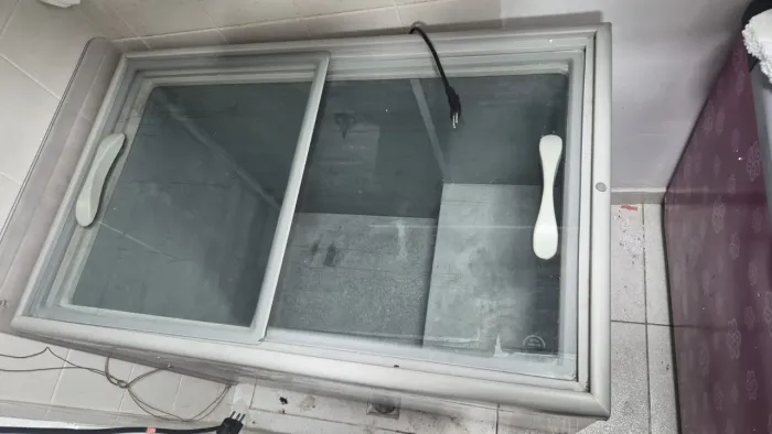 Freezer horizontal com tampas de vidro 220v