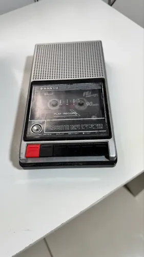 Gravador Sanyo muito bem conservado 