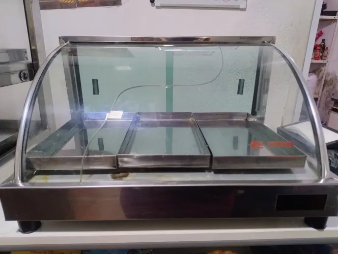 Estufa de três bandejas semi nova