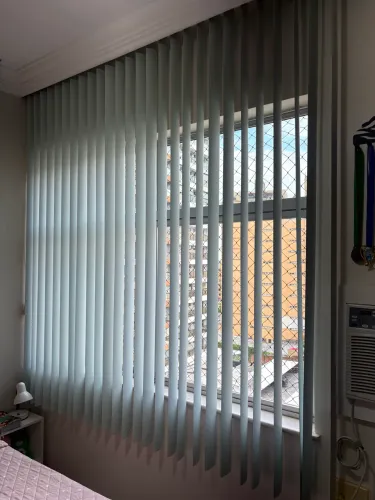 Vendo Cortina Persiana em PVC Blackout