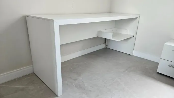 Escrivaninha grande 1,60mt x 0,60mt com suporte para impressora