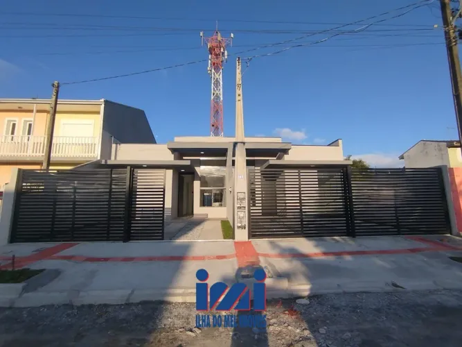 Casa nova com piscina no Balneário Betaras