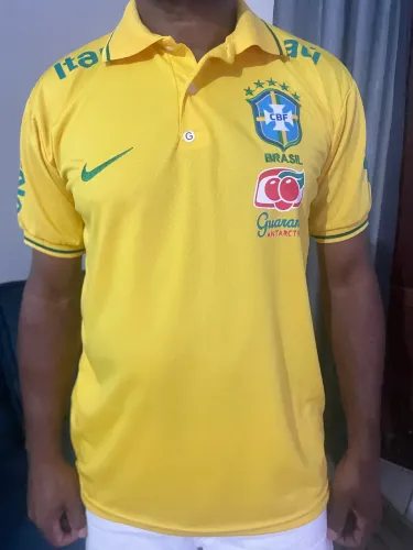 Camisa do Brasil. Tem de times também