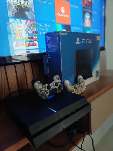 Ps4 lindo e perfeito! Pode vim busca na minha casa ! Ja com mais de 200 jogos!