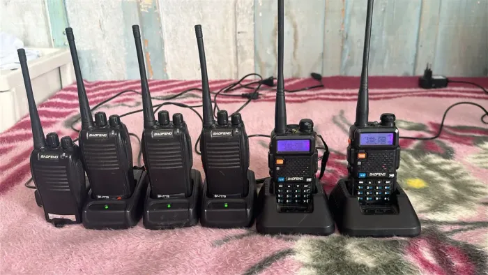 Kit Rádios Comunicadores Baofeng (4x BF-777S + 2x UV-5R) - Funcionando 100%