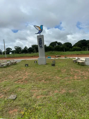 Lotes no jardim dos pássaros