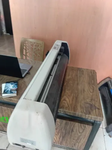 VENDO ESSA PLOTTER NOVINHA UM ANO DE USO POIS COMPREI OUTRA MAIO VENDO POR 1,600
