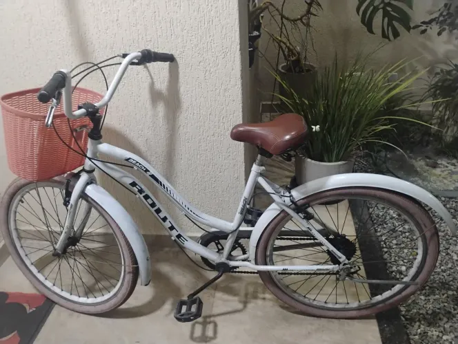 Linda bicicleta de marchas
