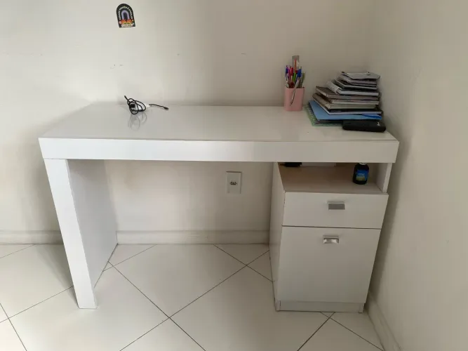 Escrivaninha ótima para estudar