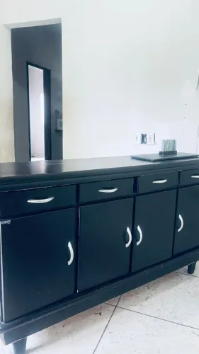 armário de chão 4 portas e 4 gavetas