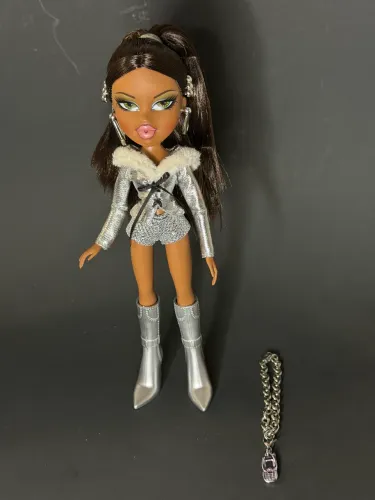 BRATZ CHARMZ SASHA