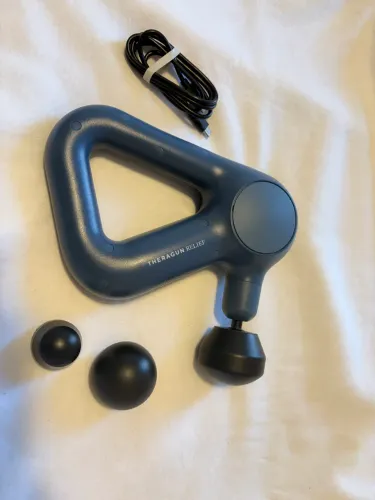 Pistola massageadora Theragun Relief Profissional