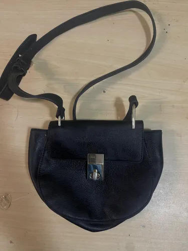 Bolsa Arezzo Giorno couro sintético estado de nova