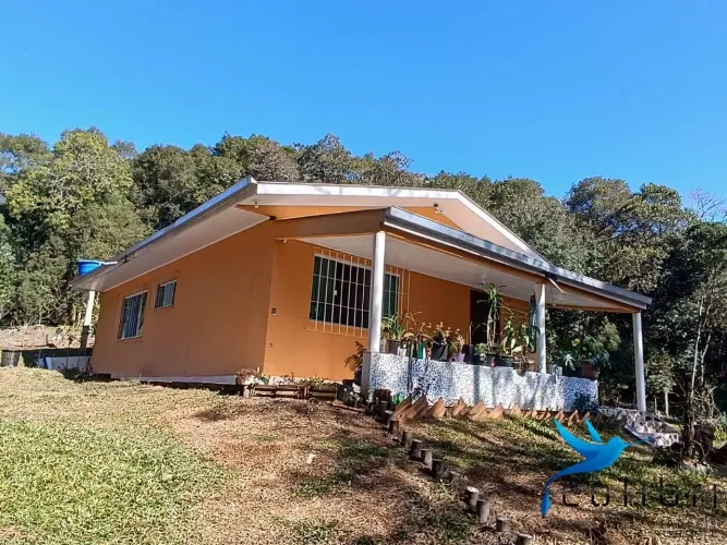 Chácara pronta para moradia ou lazer em Agudos do Sul