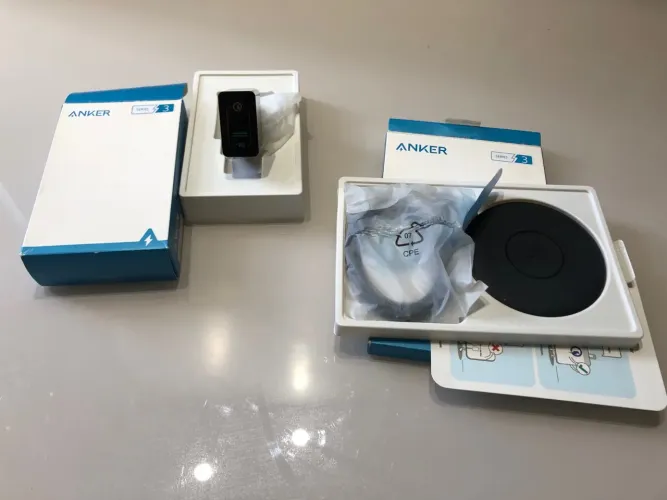 Carregador sem fio Anker PowerWave pad + Carregador usb Anker Quick Charge 3.0