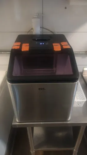 Máquina de gelo, modelo ICE COMPACT EMG35 200W, 220V
