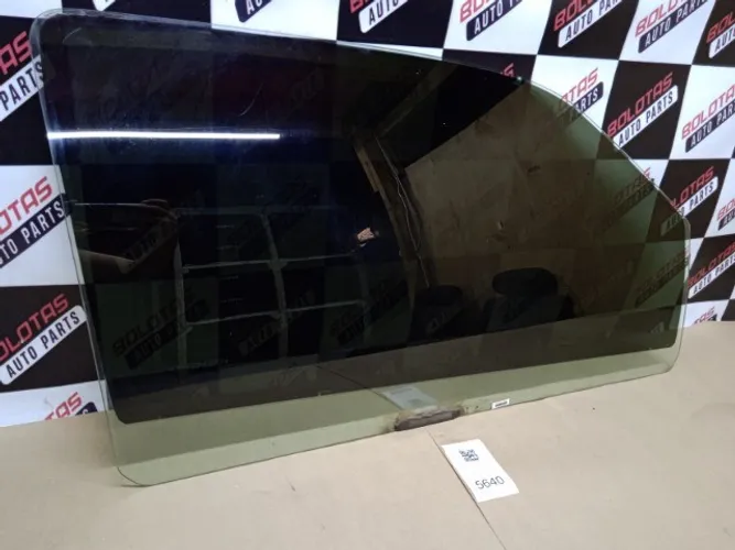 5640 Vidro Dianteiro Direito Gol G2 G3 e G4 2 portas Sem Suporte.