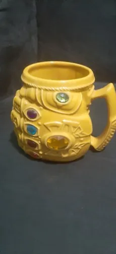 Caneca Vingadores - Manopla do infinito do Thanos