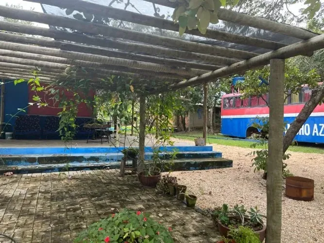 Chácara beira lago com casa