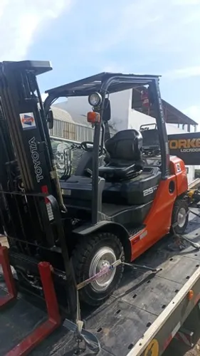 Empilhadeira Toyota 8FG25 2020 triplex 