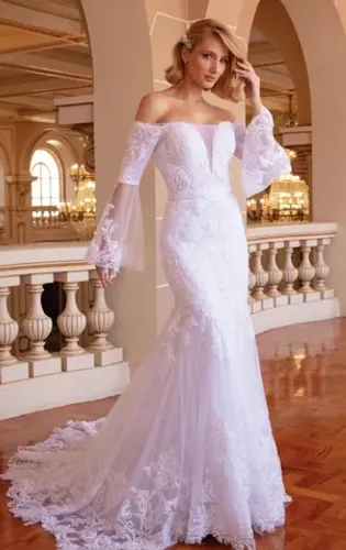 Vestido noiva sereia, branco, decote ombro a ombro.