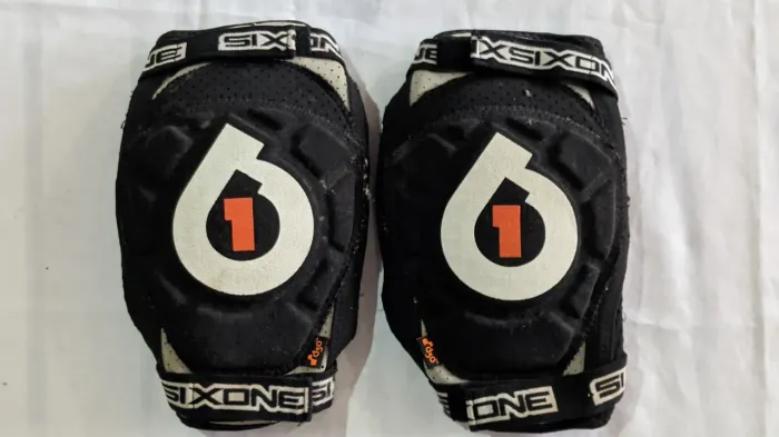 Cotoveleiras SixSixOne  D30