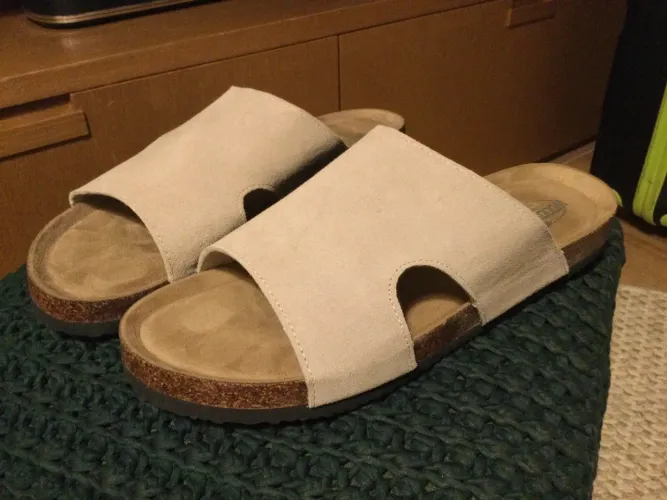 Chinelo Sandália em couro 
