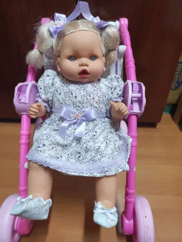 Boneca com carrinho 