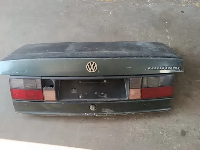 Tampa porta malas VW Santana 92-97 (ler anúncio)