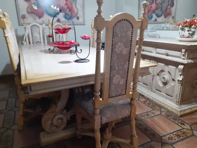 MESA COM BUFFET E 8 CADEIRAS