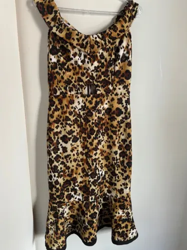Vestido mídi oncinha