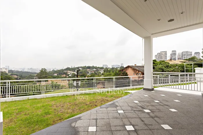 Casa de condomínio em rua fechada próximo ao Clube Paineiras