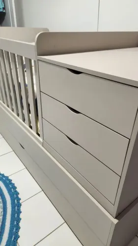 Berço com Cômoda,Trocador, Cama de solteiro e cama auxiliar 