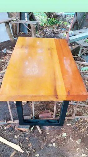 Mesa de madeira ? prancha pura 