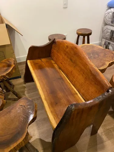 Conjunto Rústico em Madeira Imbuia - Mesa + Floreira + Banco - Praia Brava/SC