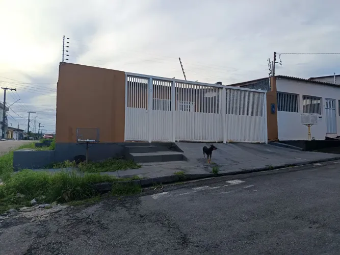 //Casa em Flores - Cj Arco Íris - Aceita Financiamento