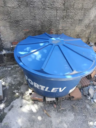 Caixa d água 500 litros ... ele teve um furo..mas colocamos produto e ela nao vaza nada 