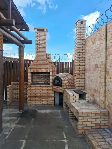 Churrasqueira em alvenaria com forno a lenha