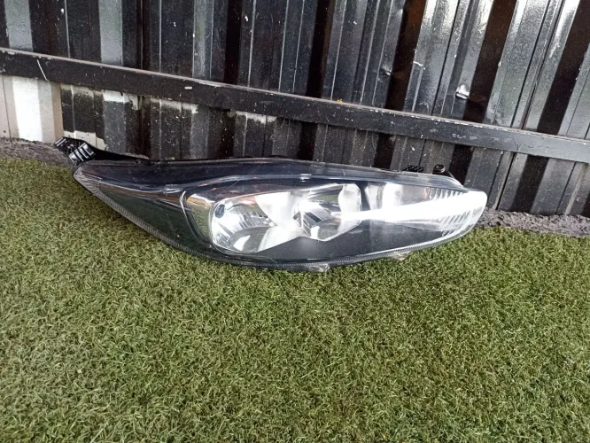 Farol New fiesta 