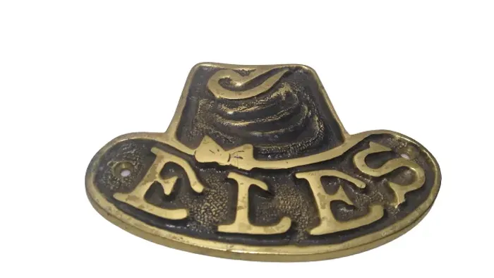 placa em bronze no formato de chapéu (eles) dimensões 5mm x 100mm x 130mm